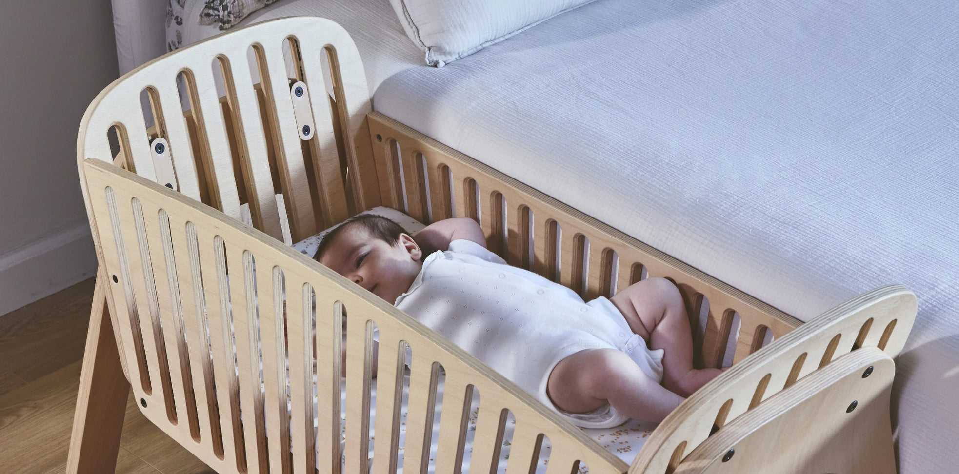 4 bienfaits du cododo pour bébé : ce que révèlent le sommeil, l'allaitement et le lien d'attachement